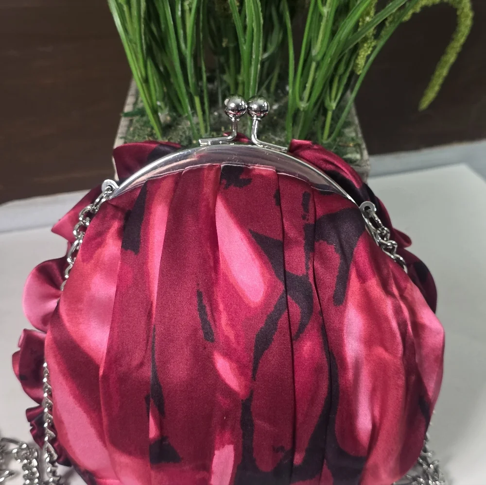 White House Black Market 3D Rose Elegant Kisslock Bag - Picture 5 of 10